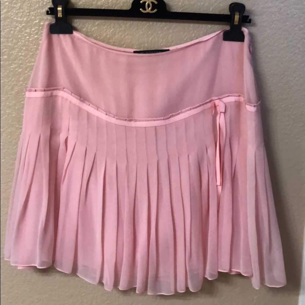 Pleated pink skirt